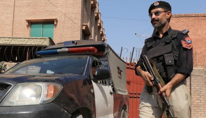 Attack On Police Convoy in Blochistan (18 07 2025) (1) A police officer stands guard outside a building in Pakistan, armed and vigilant. Authorities continue to ensure security and prevent potential threats. (Source: Geo TV)