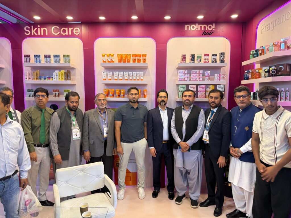 Tahir Javed poses with exhibitors and participants at Mera Brand Pakistan Expo 2026